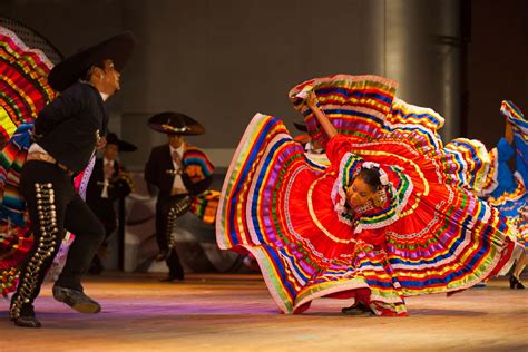 how to dance huapango and exploring the cultural significance of traditional Mexican dances